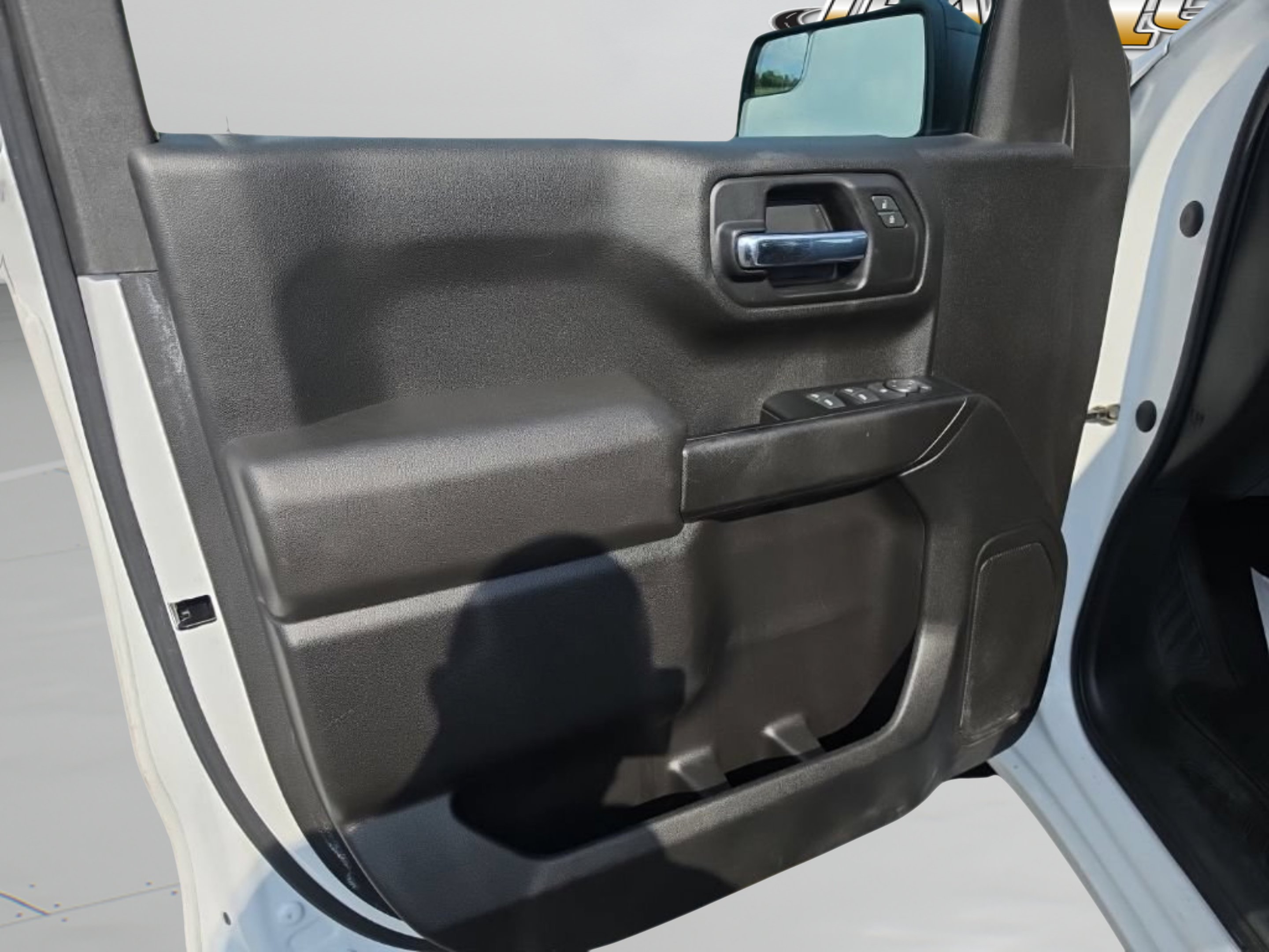 Used 2021 SUMMIT WHITE Chevrolet Custom image 12