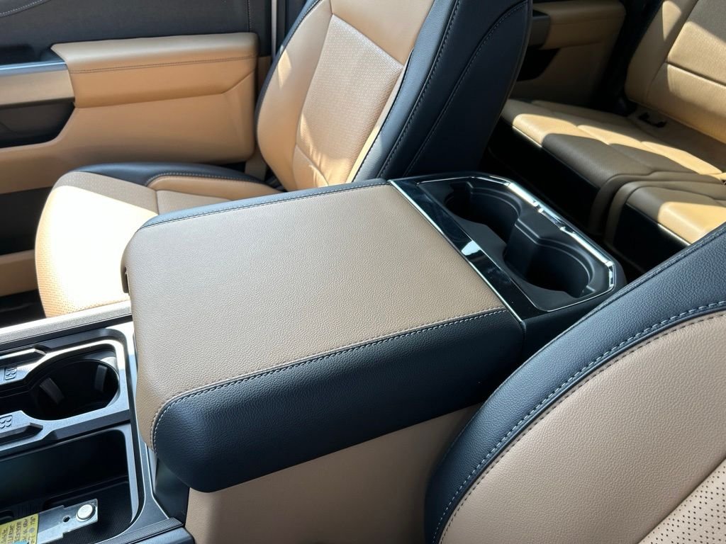 New 2026 Oxford White Ford Lariat image 32