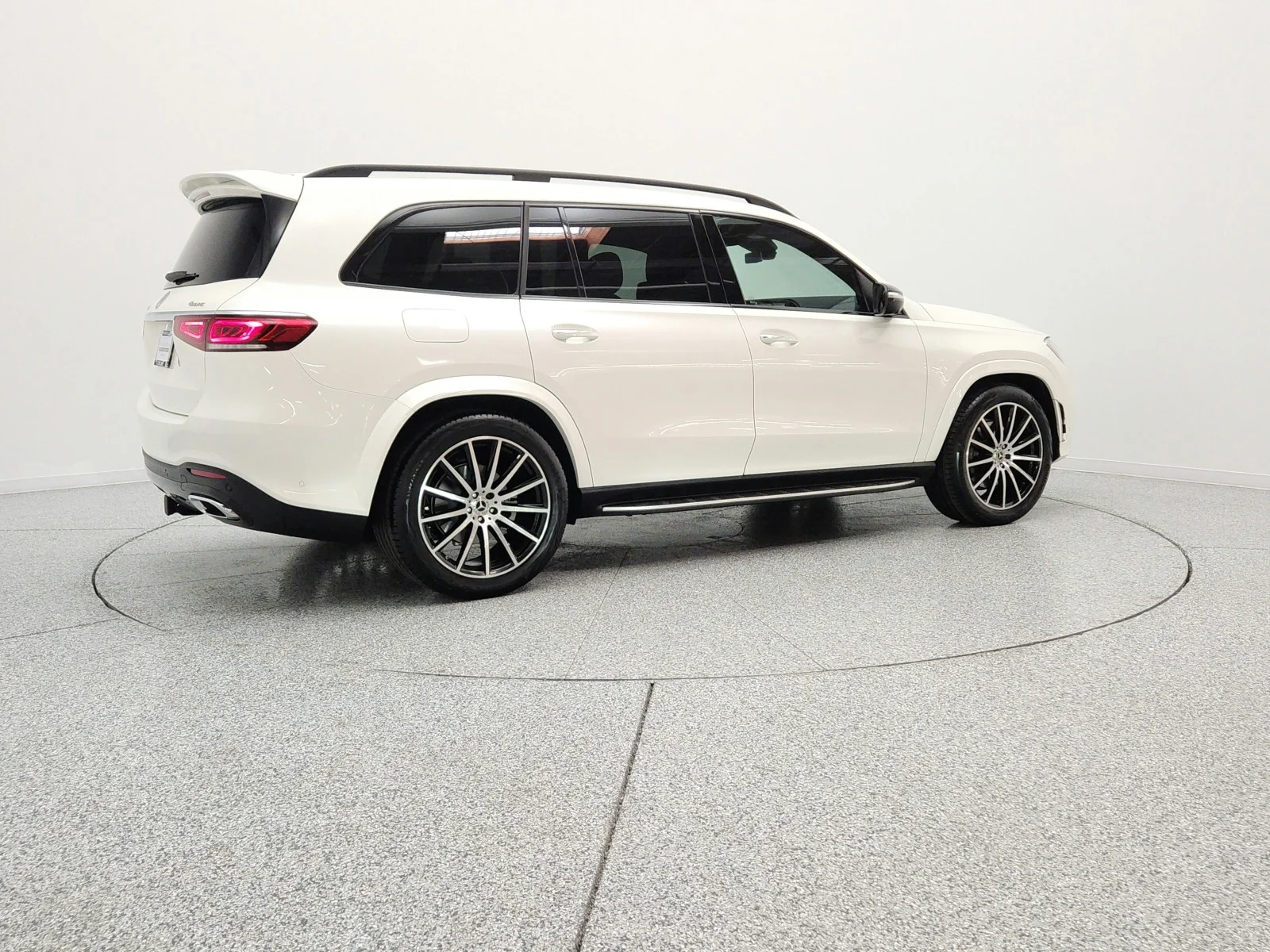 Used 2023 MANUFAKTUR Diamond White Metallic Mercedes-Benz GLS 450 4MATIC® SUV image 5