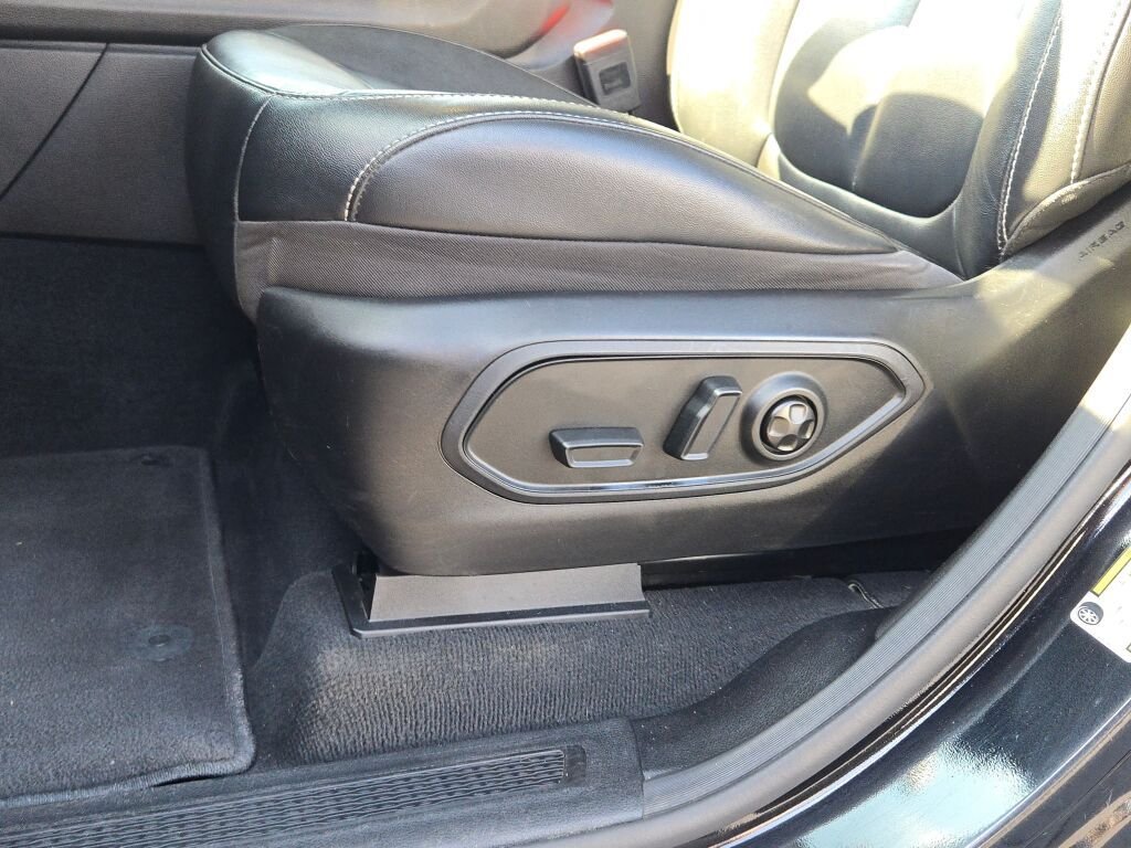 Used 2023 Black Jeep Limited image 24