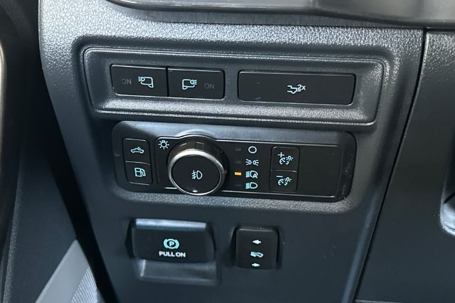 Used 2022 Silver Ford Lariat image 28