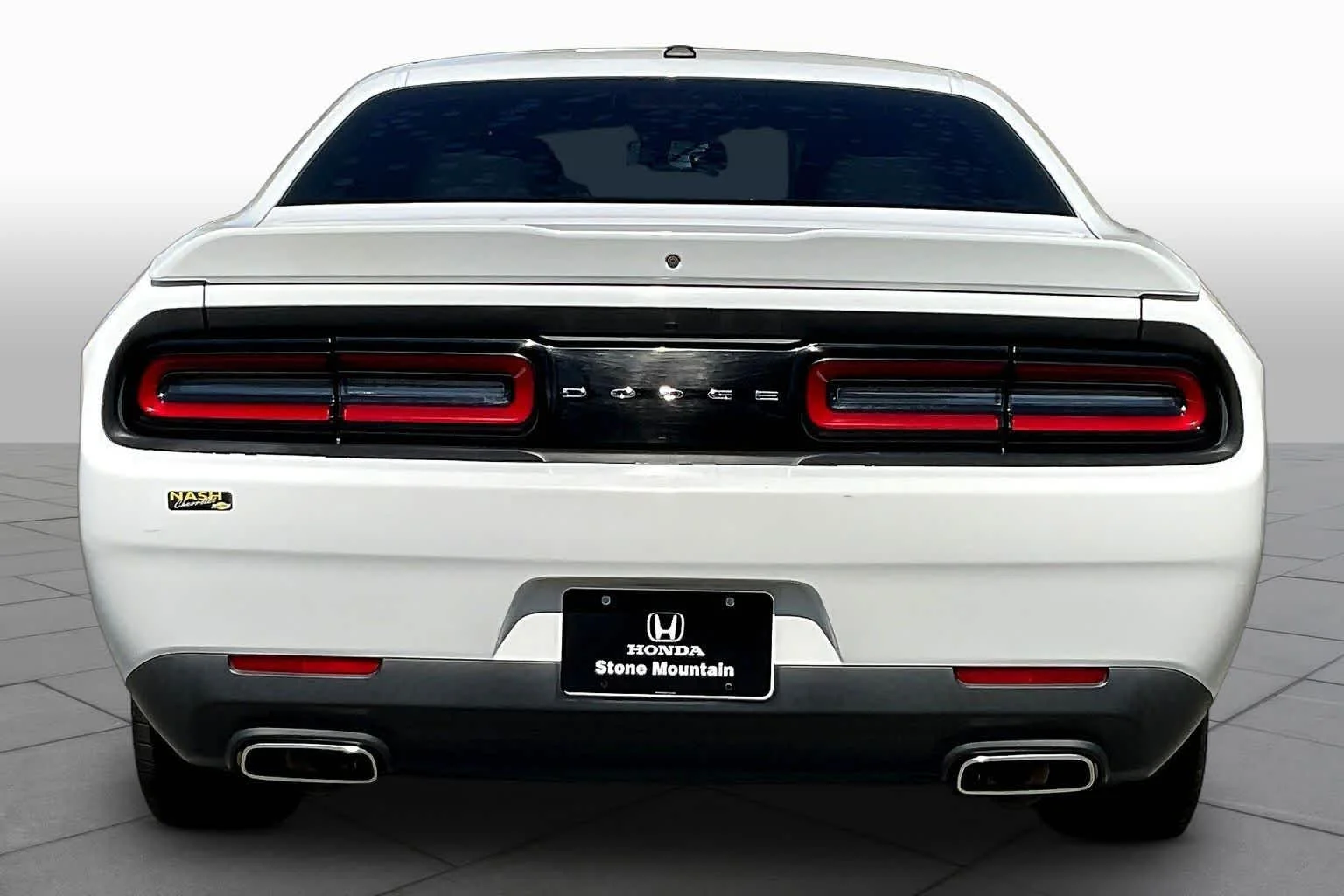 Used 2019 White Knuckle Clearcoat Dodge SXT image 5