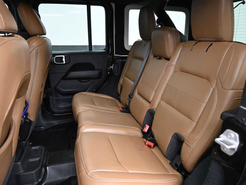 Used 2022 Black Jeep Unlimited Sahara image 2
