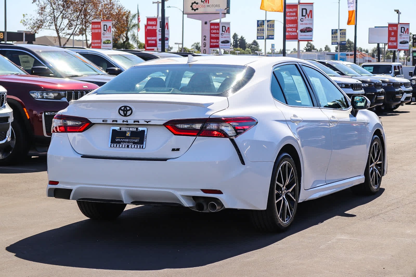 Used 2023 Ice Cap Toyota SE image 4
