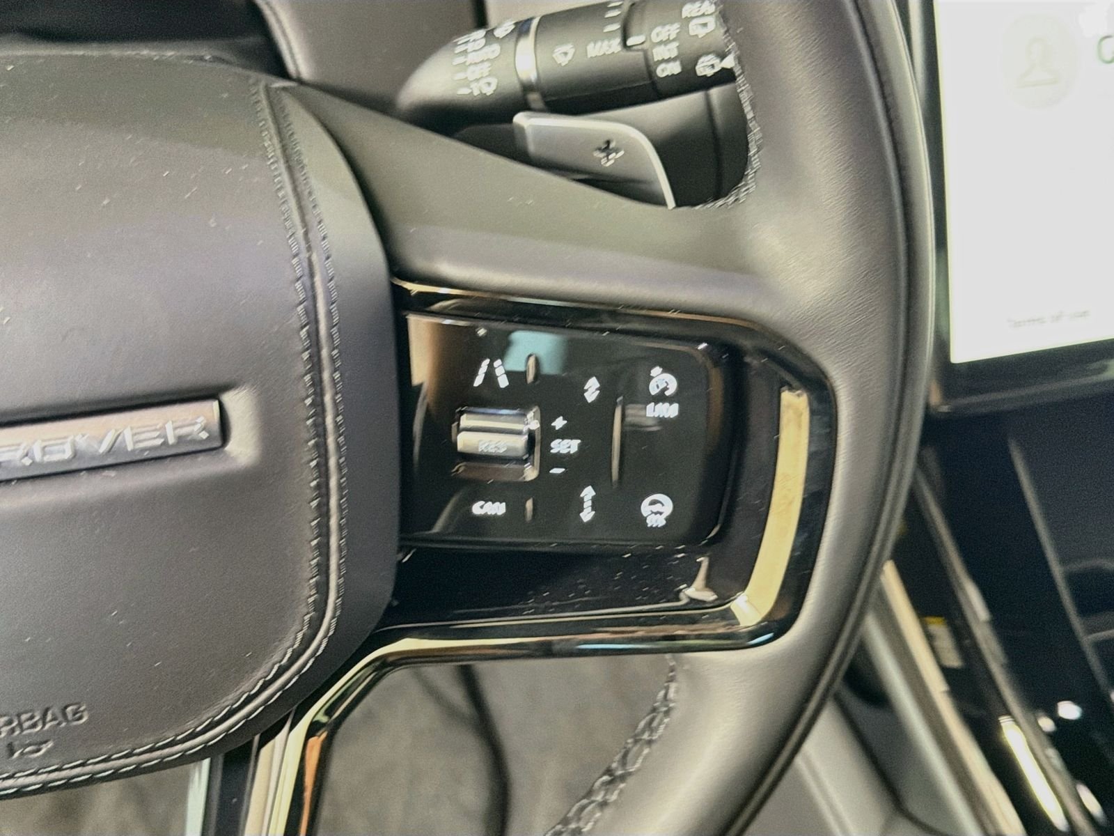 New 2026 Carpathian Grey Land Rover Dynamic SE image 13