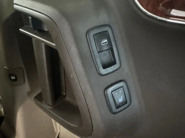 Used 2015 Beige Chrysler Limited image 26