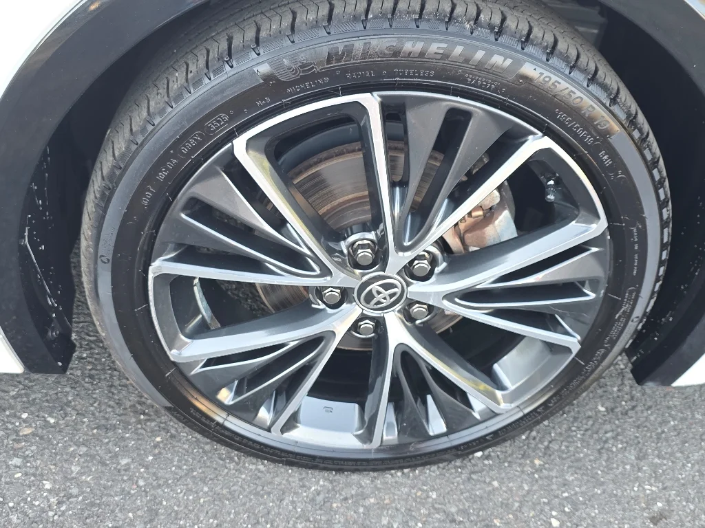 Used 2023 Wind Chill Pearl Toyota XLE image 19