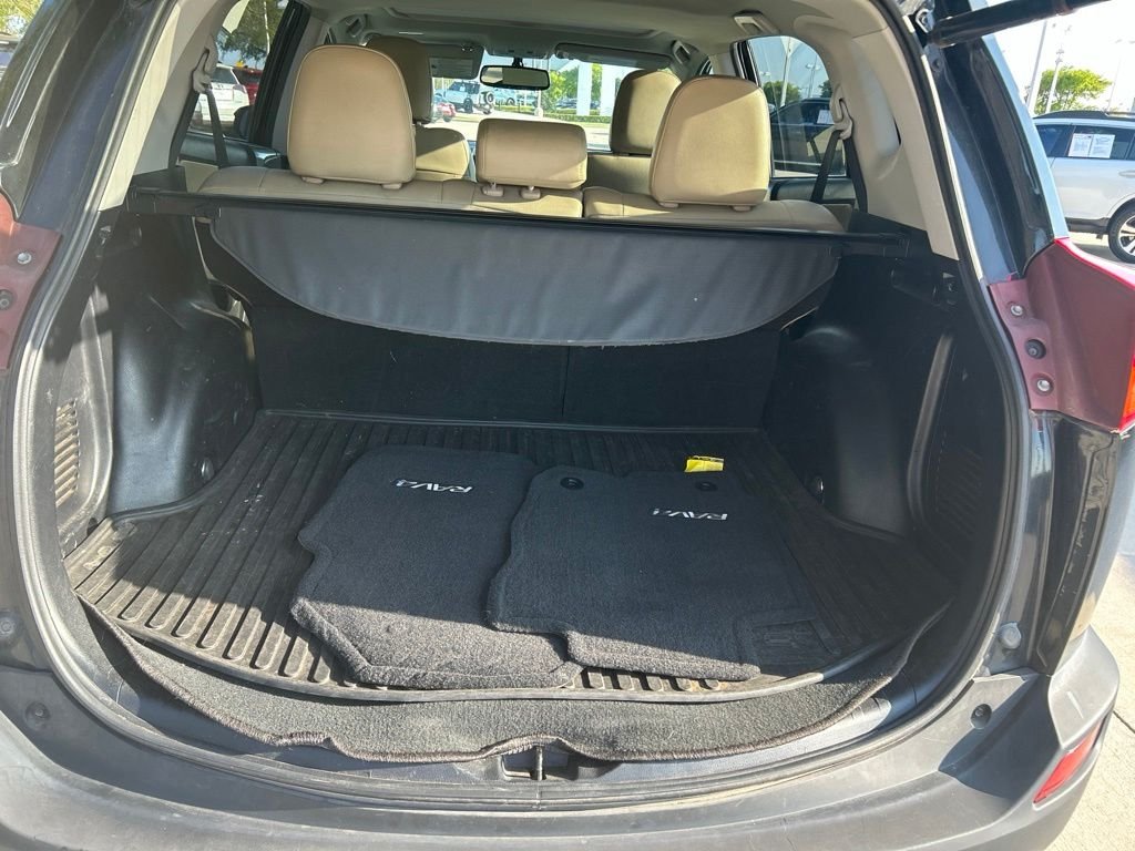 Used 2015 Black Toyota XLE image 10