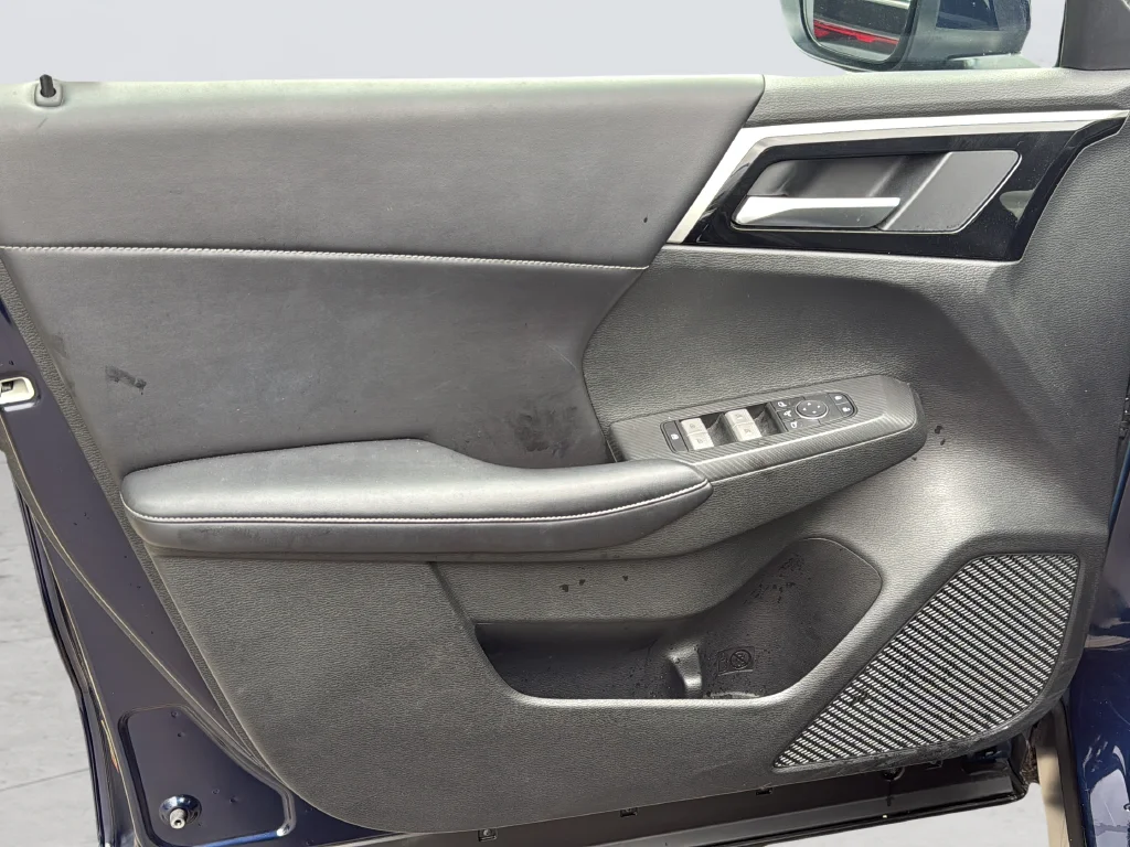 Used 2024 Blue Mitsubishi SE image 24