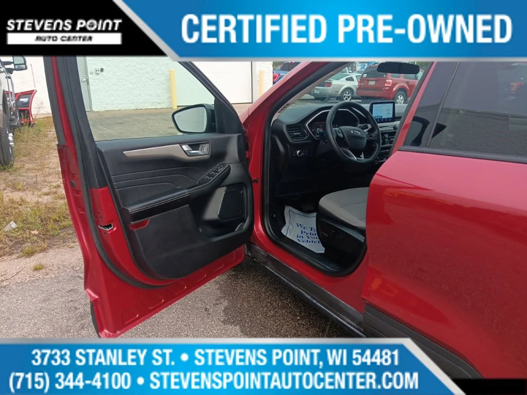 Used 2021 Rapid Red Metallic Tinted Clearcoat Ford SE image 16