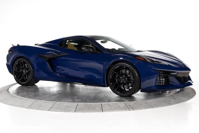 Used 2025 Hysteria Purple Metallic Chevrolet Z06 image 8