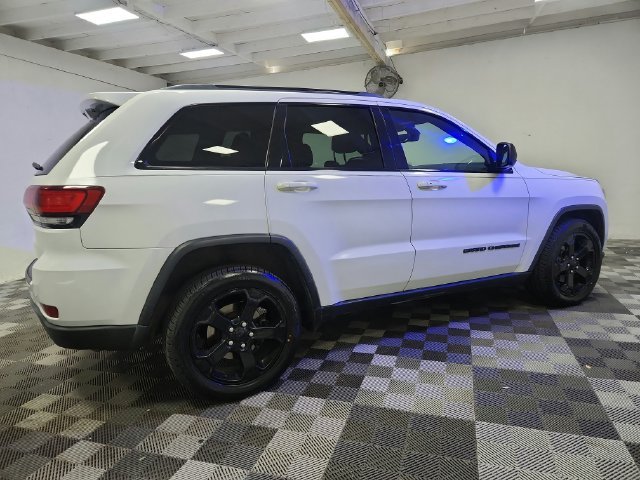 Used 2019 White Jeep Laredo image 7