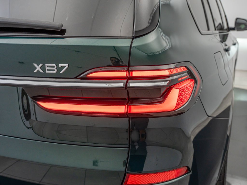 Used 2026 Alpina Green Metallic BMW ALPINA XB7 image 9