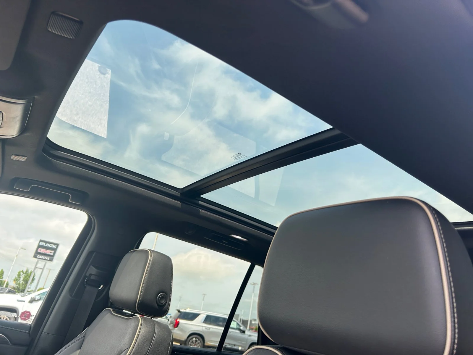 Used 2023 Black GMC SLT 4WD Leather Sunroof 5.3L image 19