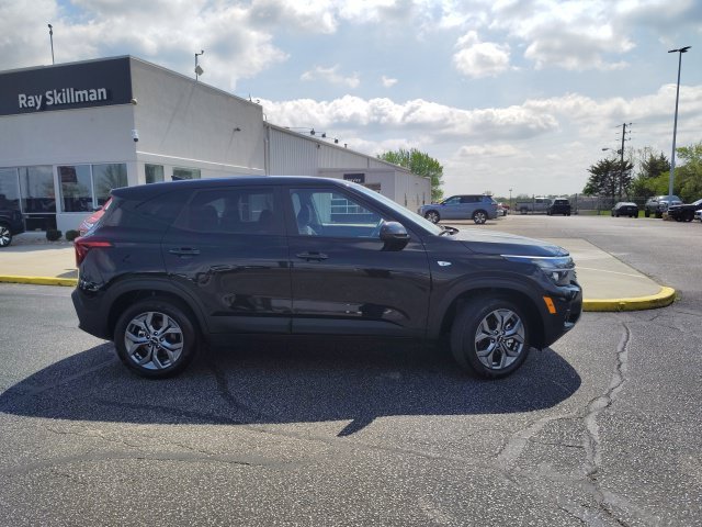 Used 2026 Black Kia LX image 8