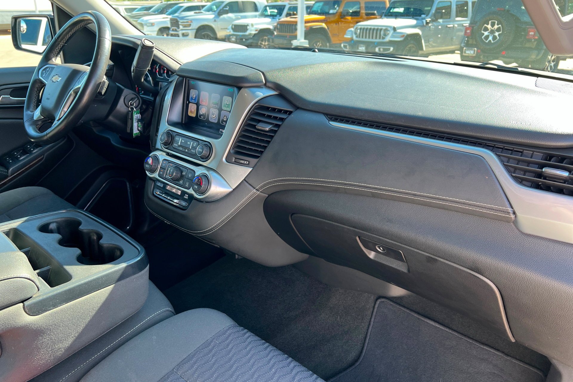 2017 Chevrolet Suburban LS - Photo 26