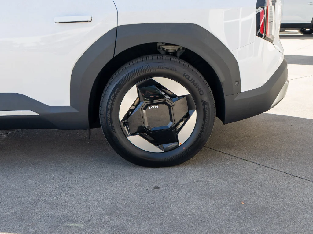 New 2026 White Kia Wind image 34