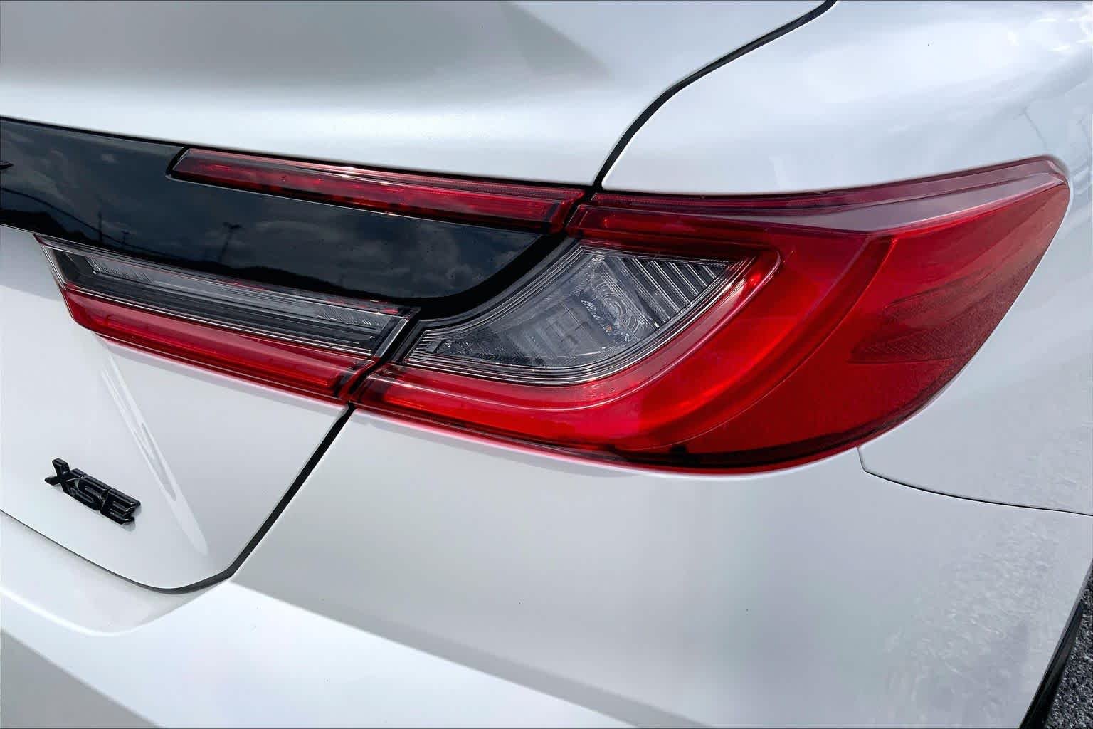 Used 2025 Wind Chill Pearl Toyota XSE image 30