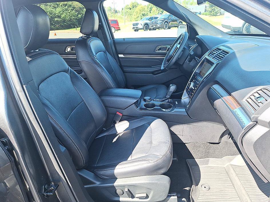 Used 2019 Magnetic Metallic Ford Limited image 21