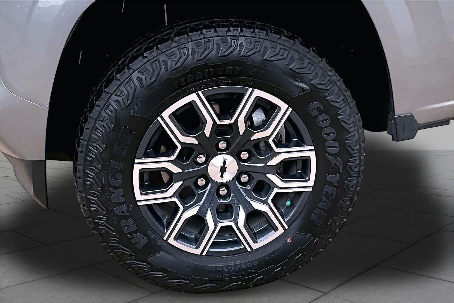 Used 2024 Sterling Gray Metallic Chevrolet 4WD Z71 image 10