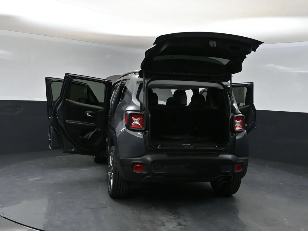 Used 2022 Gray Jeep Limited image 37