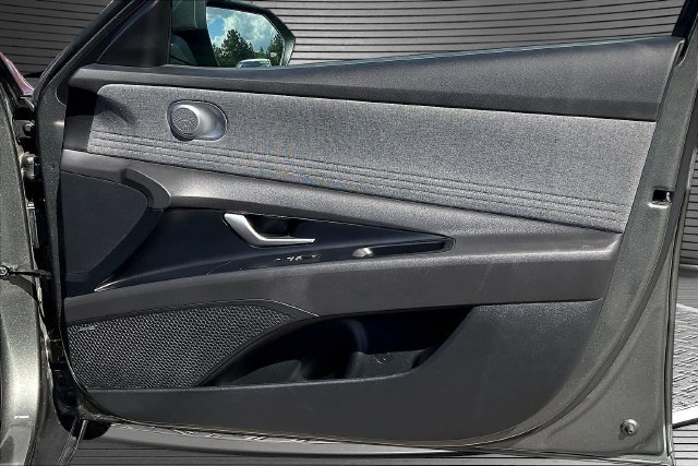 2024 Hyundai Elantra Limited - Photo 29