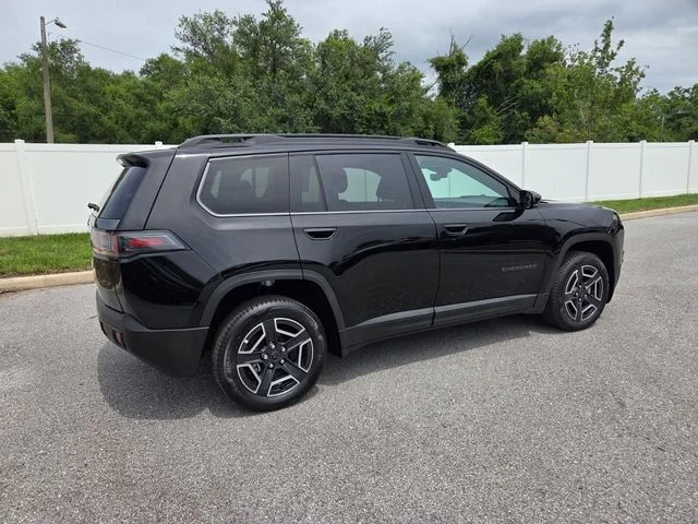 New 2026 Diamond Black Crystal Pearl-Coat Exterior Paint Jeep Limited image 13