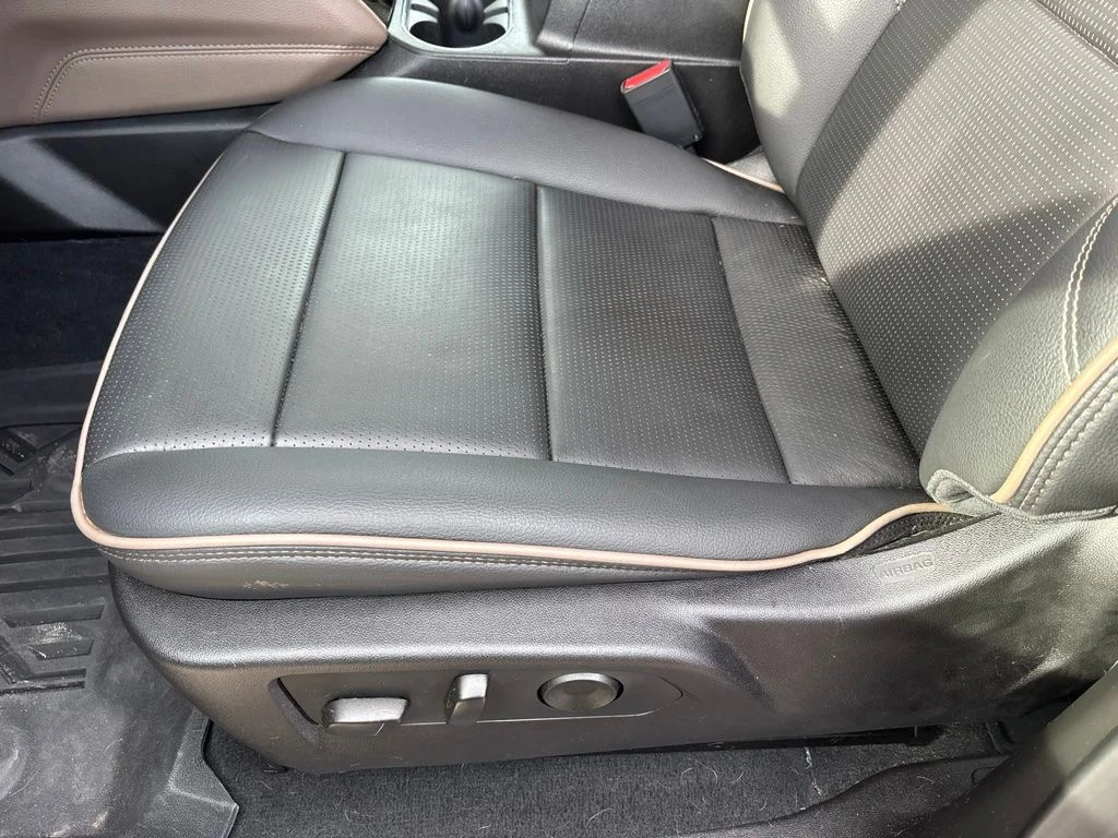 Used 2025 Silver GMC Denali image 3