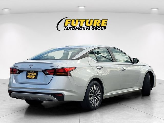 Used 2024 Silver Nissan 2.5 SV image 4
