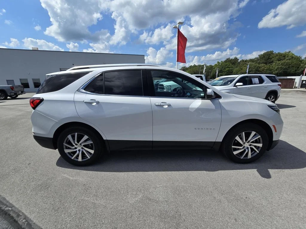 Used 2023 Iridescent Pearl Tricoat Chevrolet Premier image 8