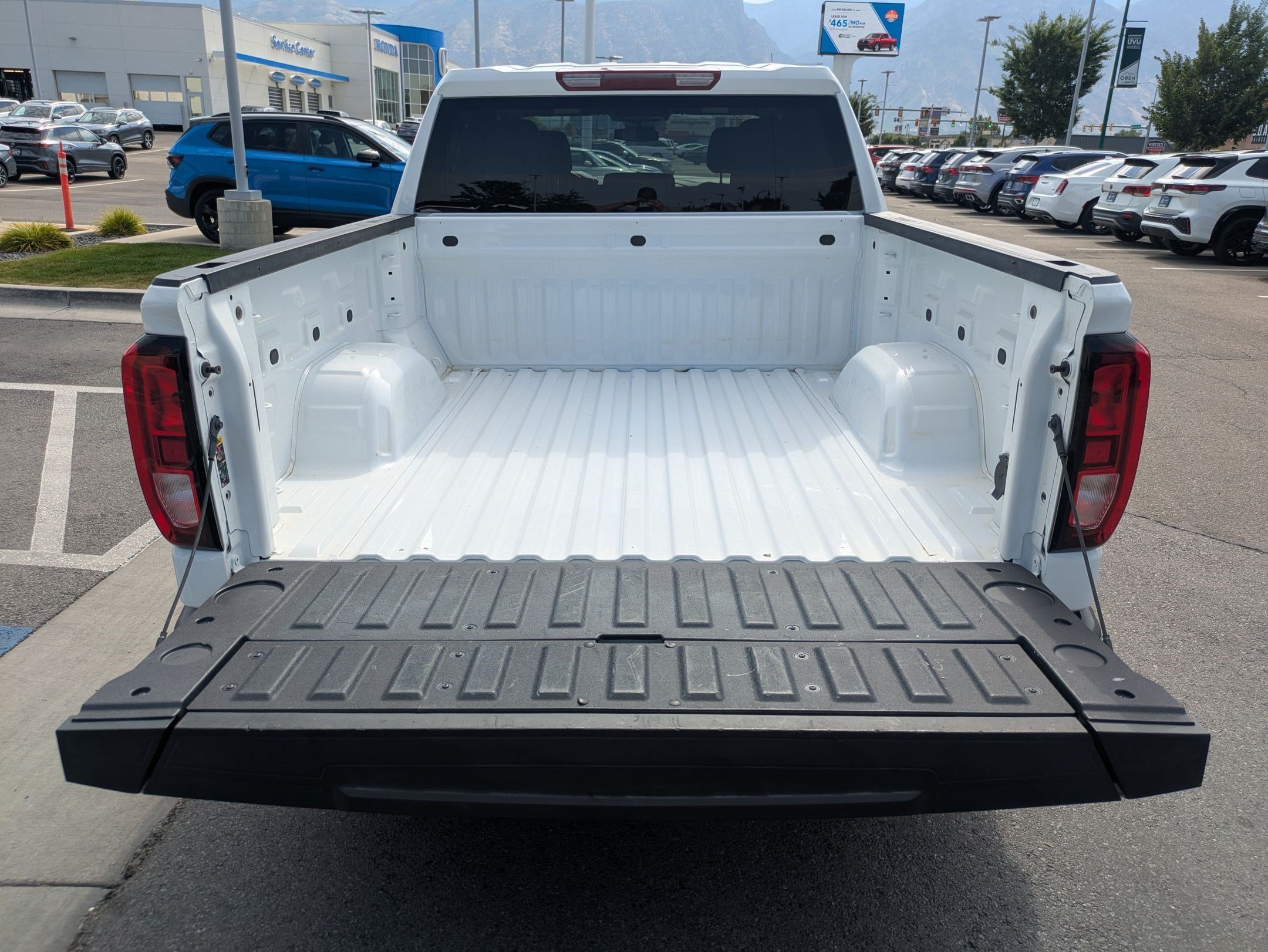 Used 2024 Summit White GMC SLE image 29