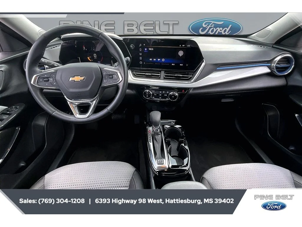 Used 2025 Summit White Chevrolet LT image 13