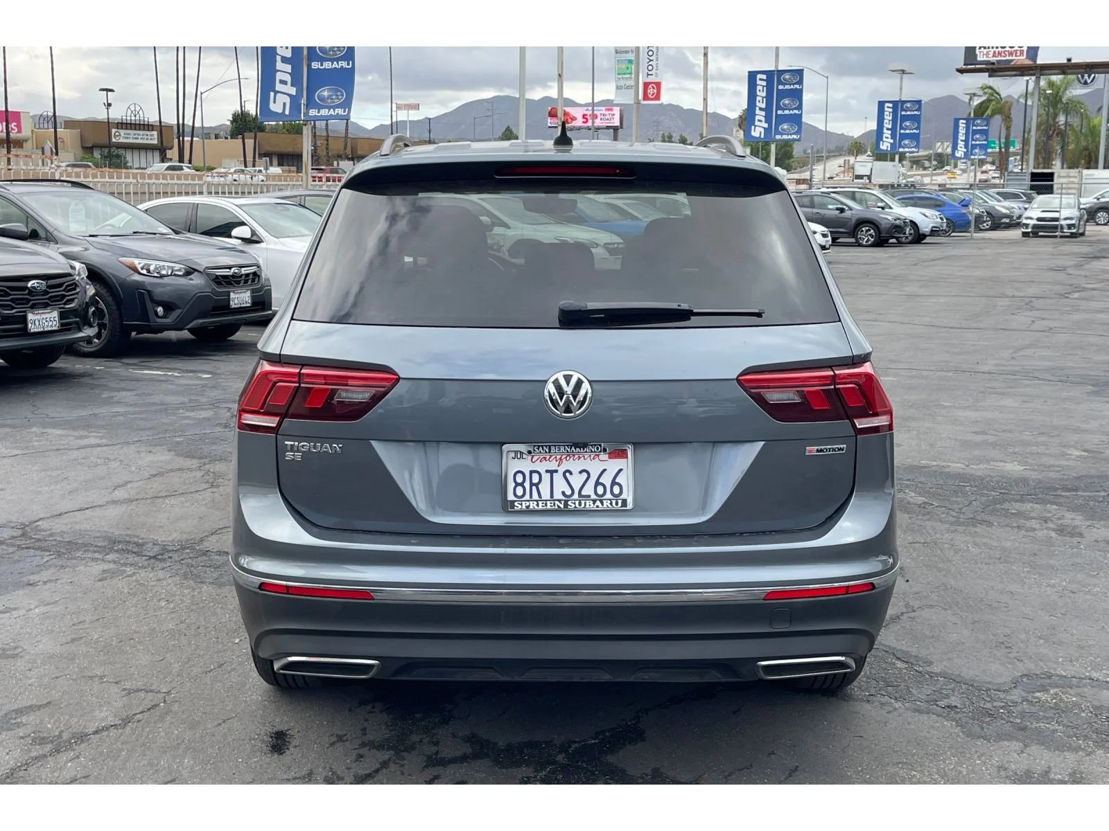 Used 2020 Platinum Gray Metallic Volkswagen SE image 4