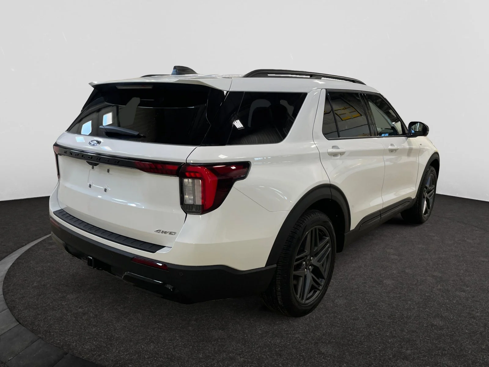 New 2026 Star White Metallic Tri-Coat Ford ST-Line image 5