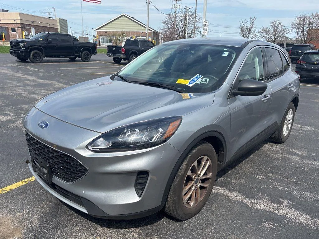 Used 2022 Silver Metallic Ford SE image 2