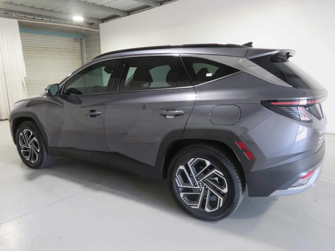 Used 2025 Amazon Gray Metallic Hyundai Limited image 8
