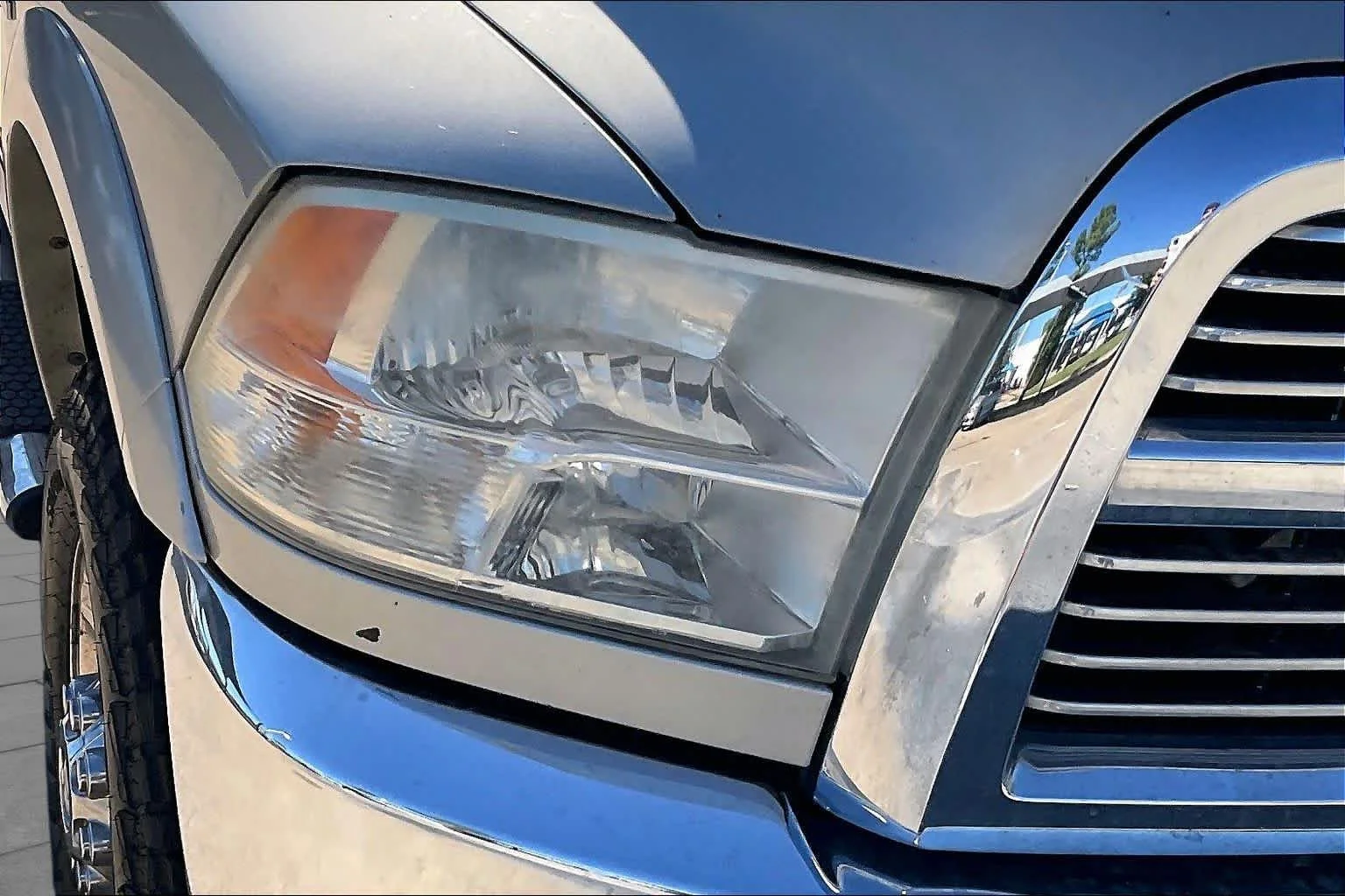 Used 2010 Light Graystone Pearl Dodge Laramie image 25