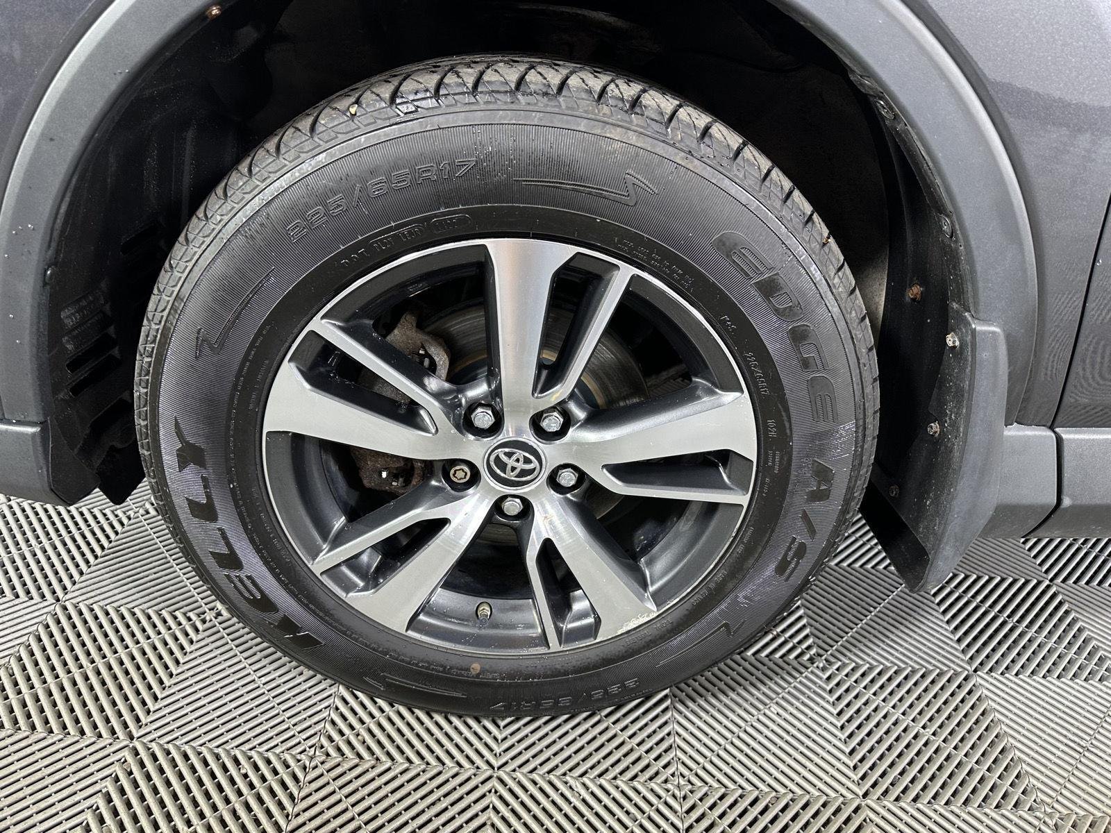 Used 2018 Magnetic Gray Metallic Toyota XLE image 14