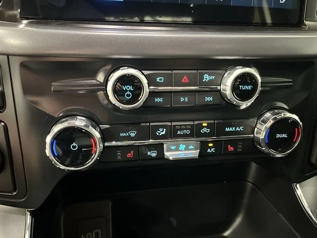 New 2026 Agate Black Metallic Ford XLT image 17