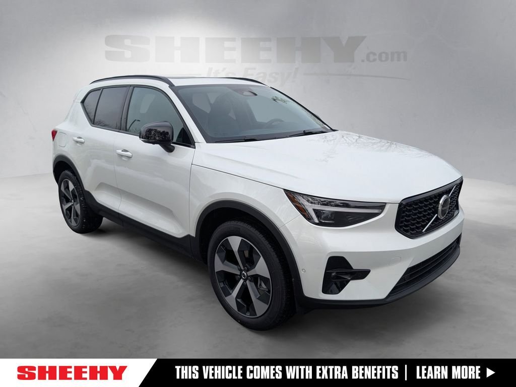 2026 Volvo XC40 B5 Plus Dark AWD's photo