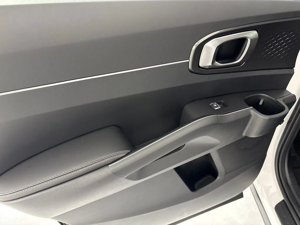 New 2026 White Kia S image 22