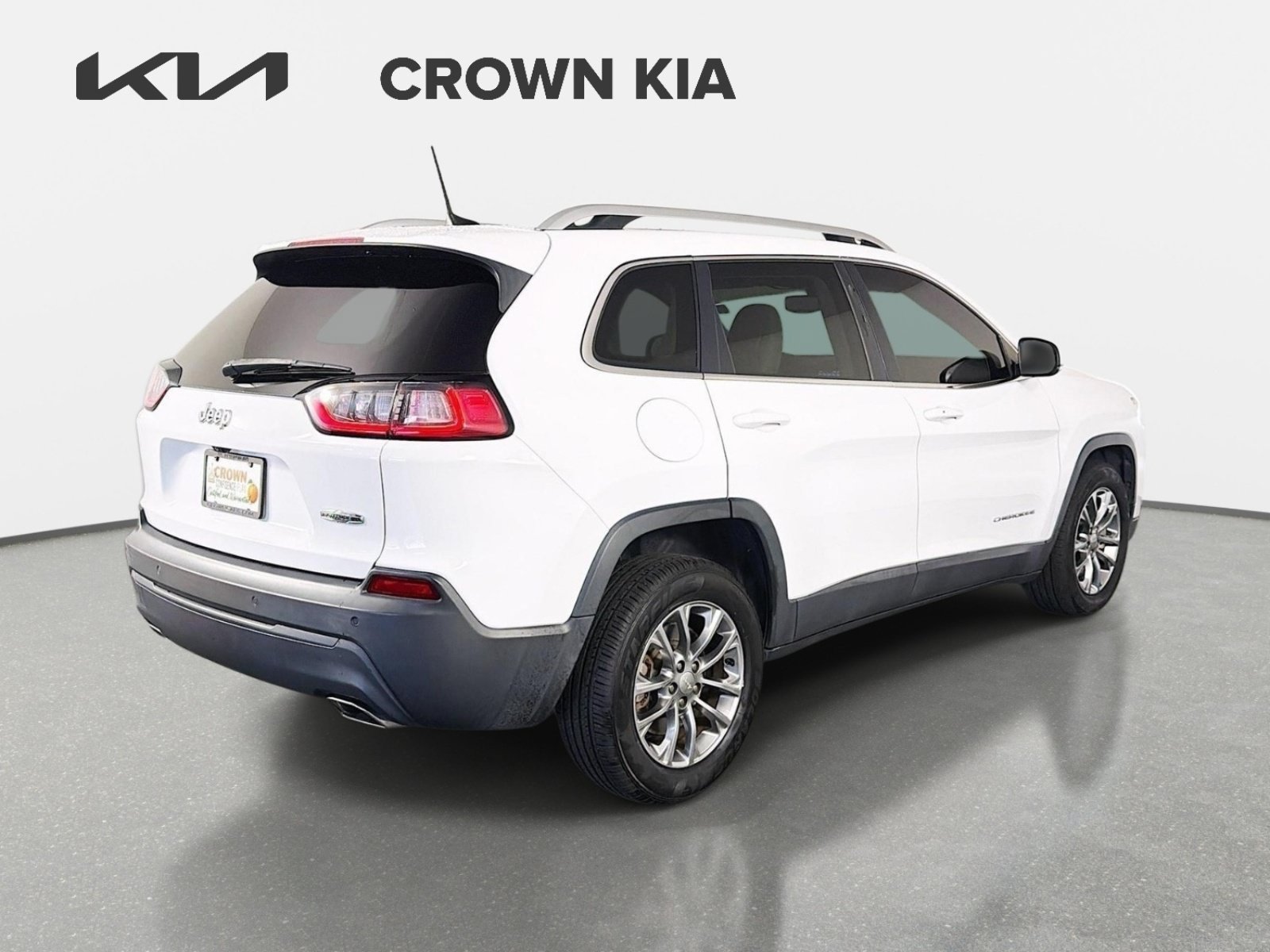 Used 2021 Bright White Clearcoat Jeep Latitude Lux image 5