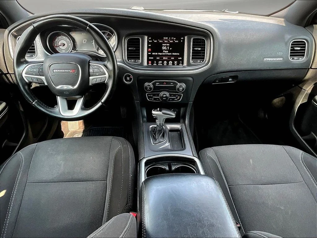 Used 2016 Black Dodge SXT image 9