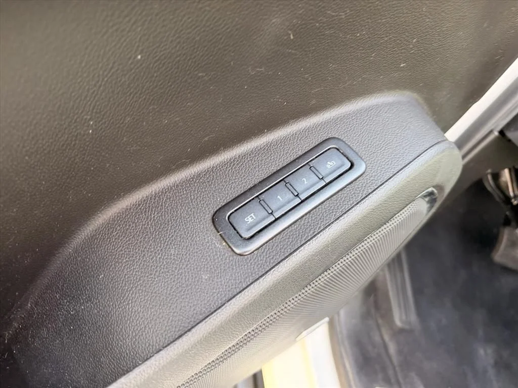 Used 2020 White Chevrolet LT image 18