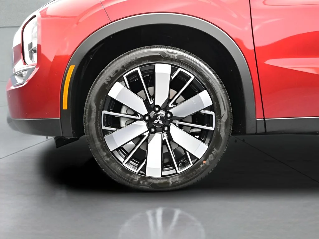 New 2026 Red Diamond Mitsubishi SE image 8