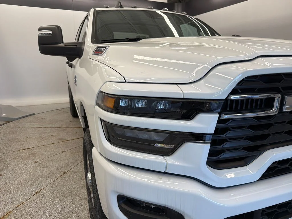 New 2026 Bright White Clear-Coat Exterior Paint Ram Big Horn image 4