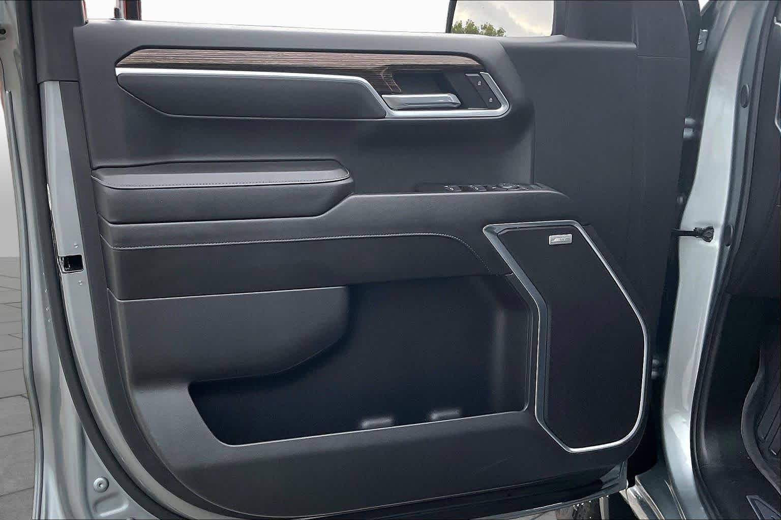 Used 2025 Sterling Metallic GMC Elevation image 21