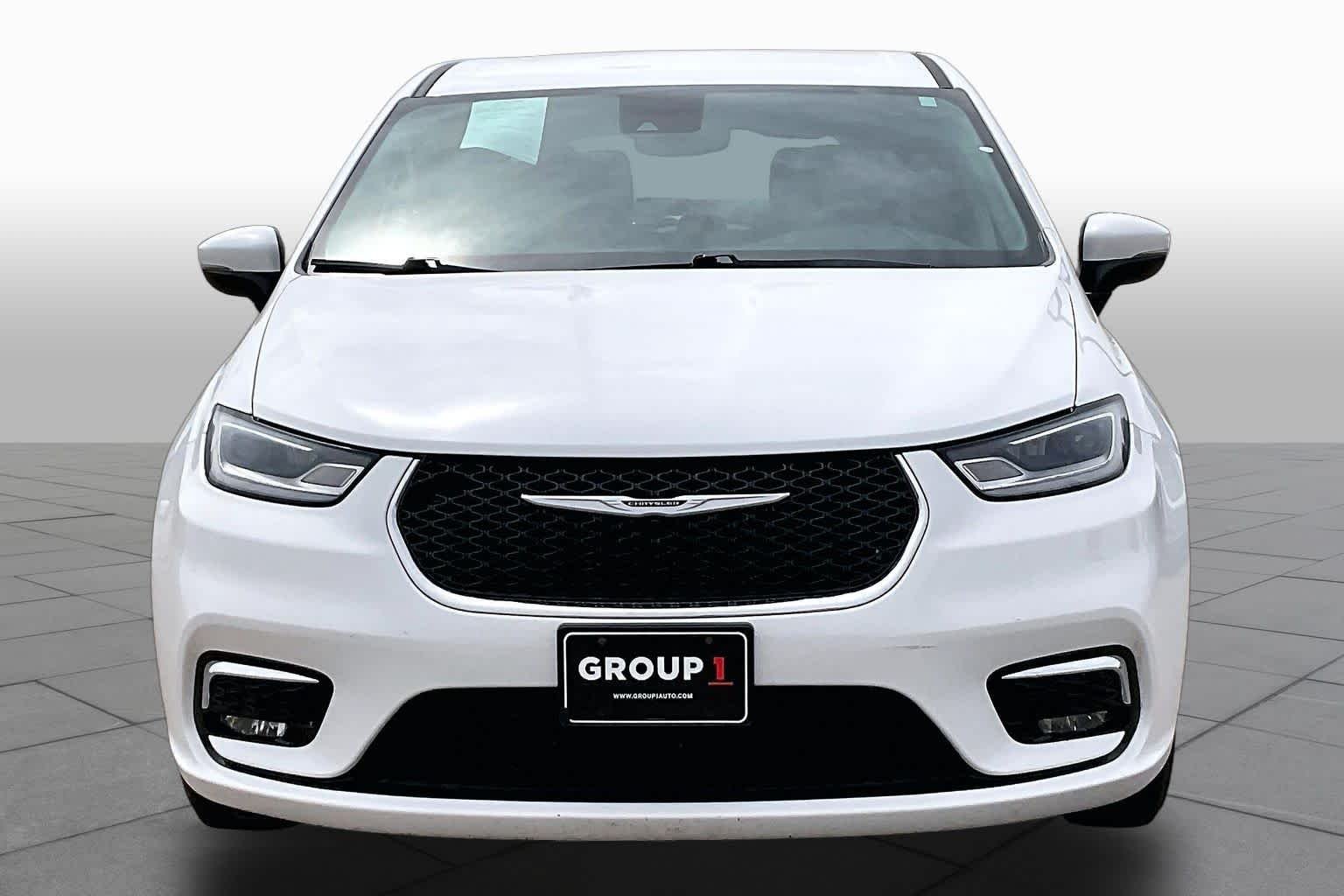 Used 2023 Bright White Clearcoat Chrysler Touring L image 4