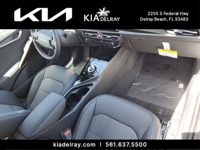 New 2026 Snow White Pearl Kia WIND image 10