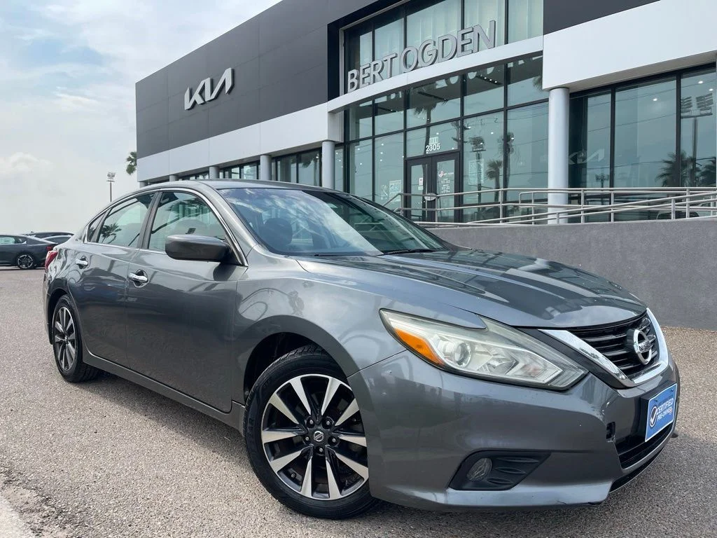 Used 2016 Gray Nissan 2.5 SV image 1